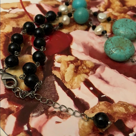 Beautiful Turquoise & Pearl Beaded Necklace - Picture 5 of 7